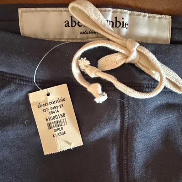 Abercrombie sweat skort with pockets. Blue with red/white accents. Really Cute! - Picture 2 of 5